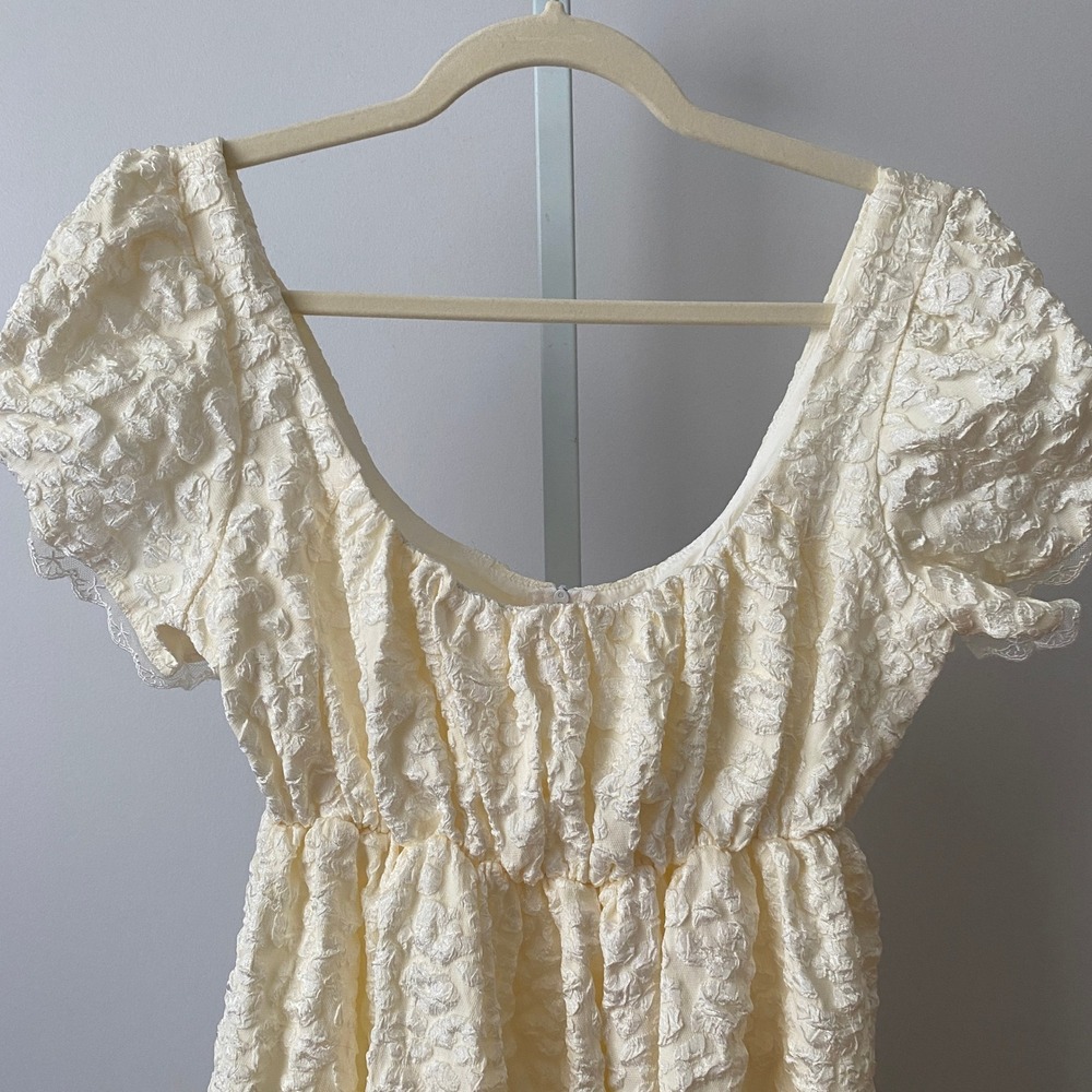 VTG S/M Cream Maxi Dress Puff Sleeve Empire Waist Textured Cloque Gown - Picture 2 of 6